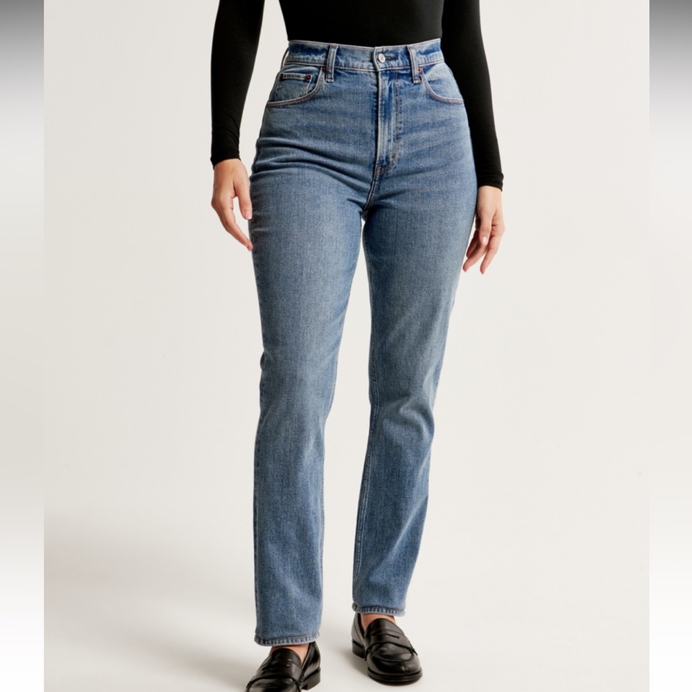 Abercrombie Curve Love Ultra High Rise 90s Slim Straight Jean